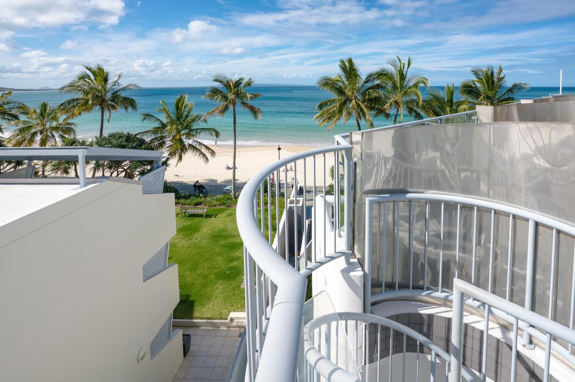 On The Beach Noosa Resort Exteriör bild