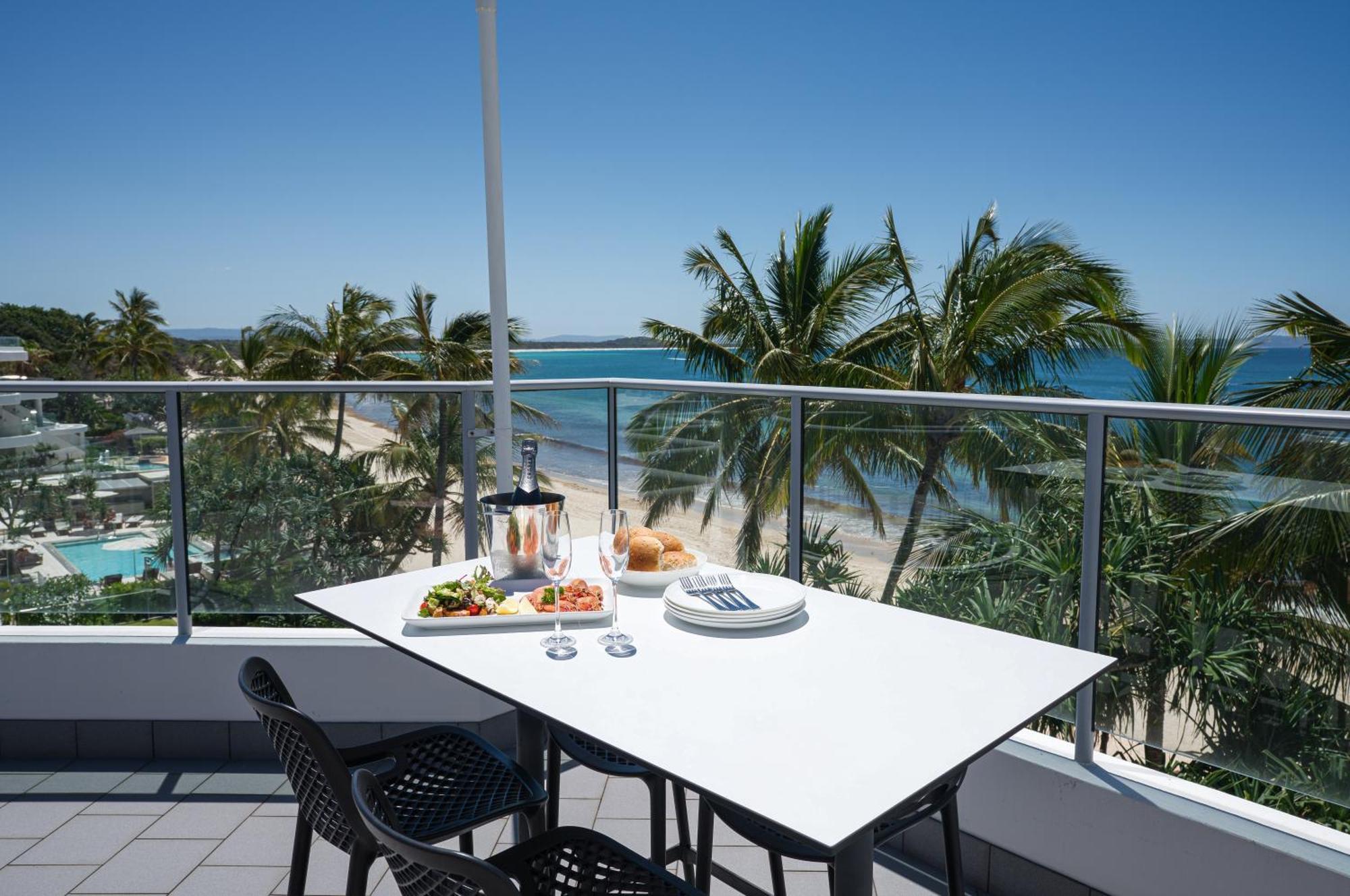 On The Beach Noosa Resort Exteriör bild