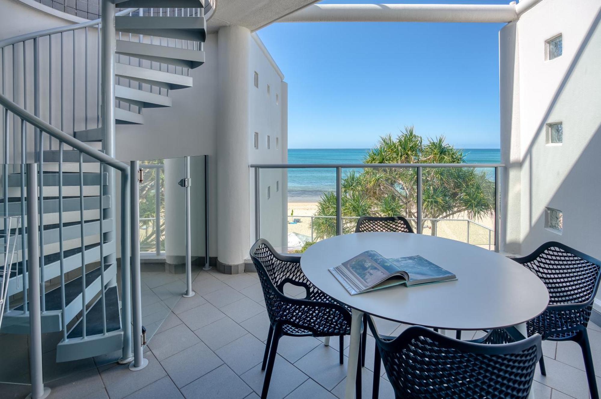 On The Beach Noosa Resort Exteriör bild